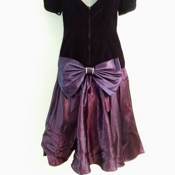 Vintage Open Back Velvet dress - Picture 7 of 8